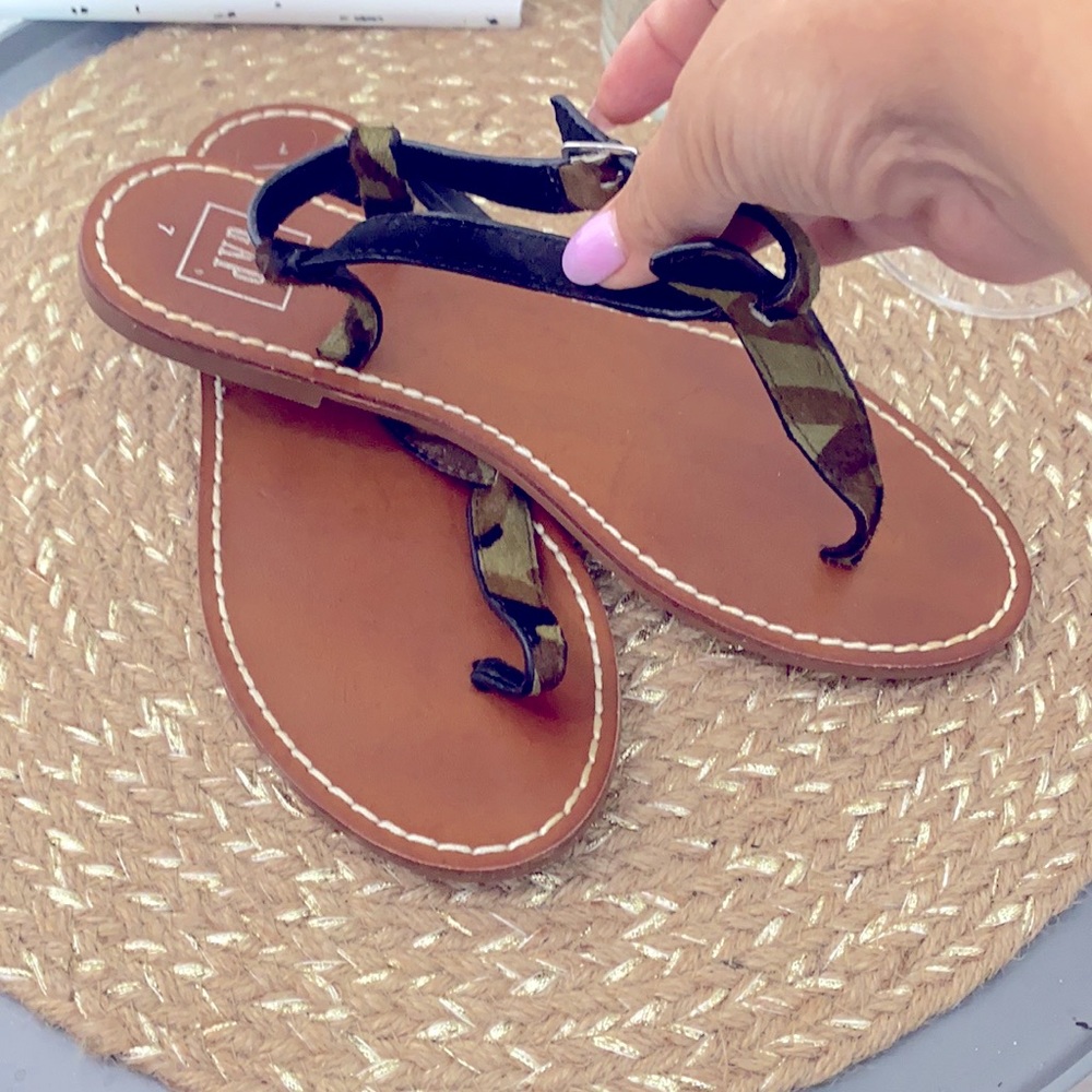 ☀️Green GAP Camo Summer Sandals size 7 ☀️